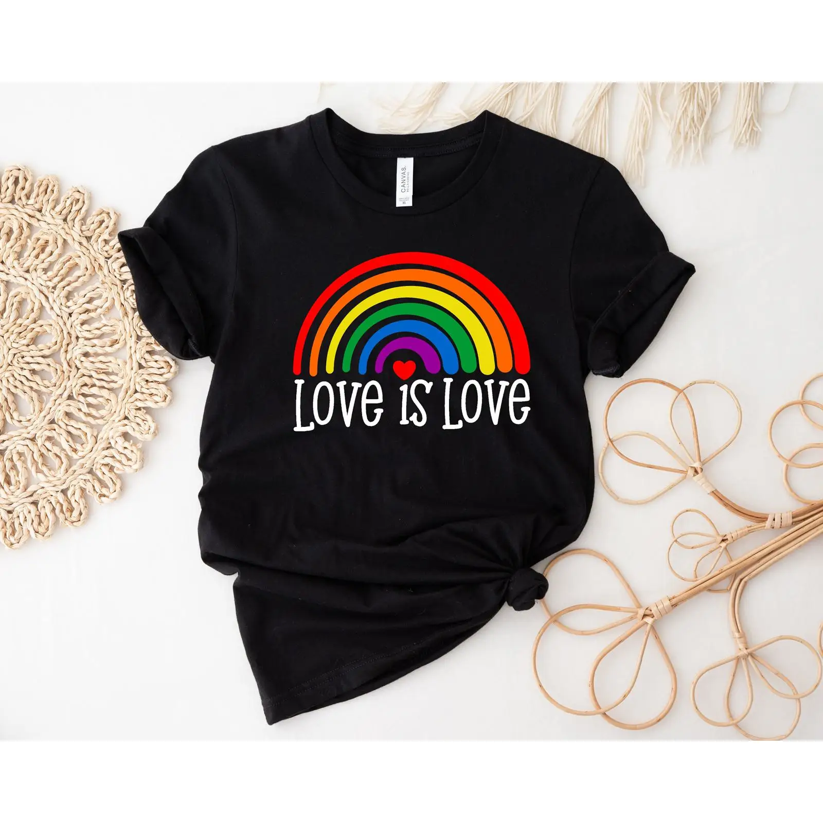 Vintage Fashion Community - Kaos LGBTQ Love Is Rainbow, Perayaan